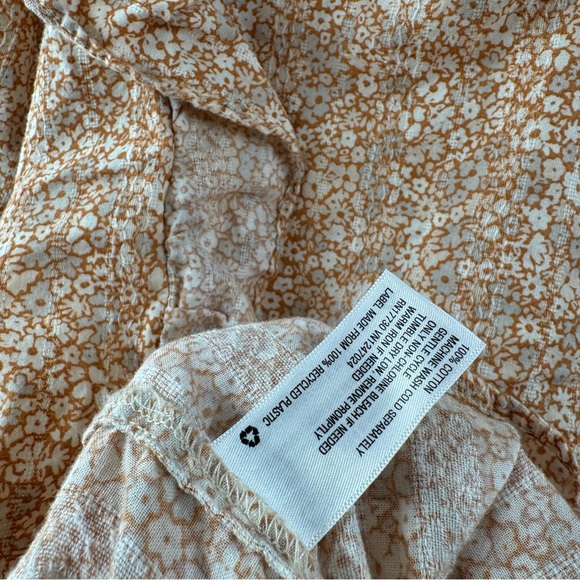 Universal Thread Orange Floral Ruffle Front Top Women’s Size Large - Picture 5 of 5